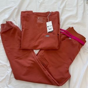 Figs Terracotta scrub set